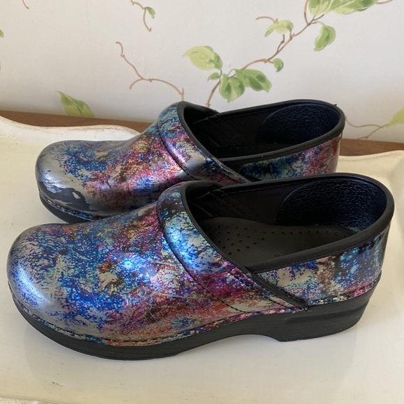 Danksko Women’s Professional Comfort Support Clogs Metallic Patent. US 7.5-8 - Picture 12 of 12